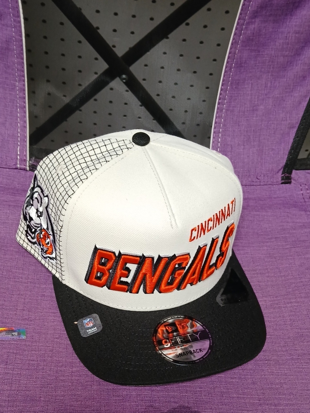 New Era Cincinnati Bengals White & Black Snapback Hat with Orange Logo